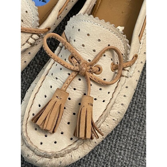 Cream Leather Coach Moccasins 6.5 - Picture 4 of 10
